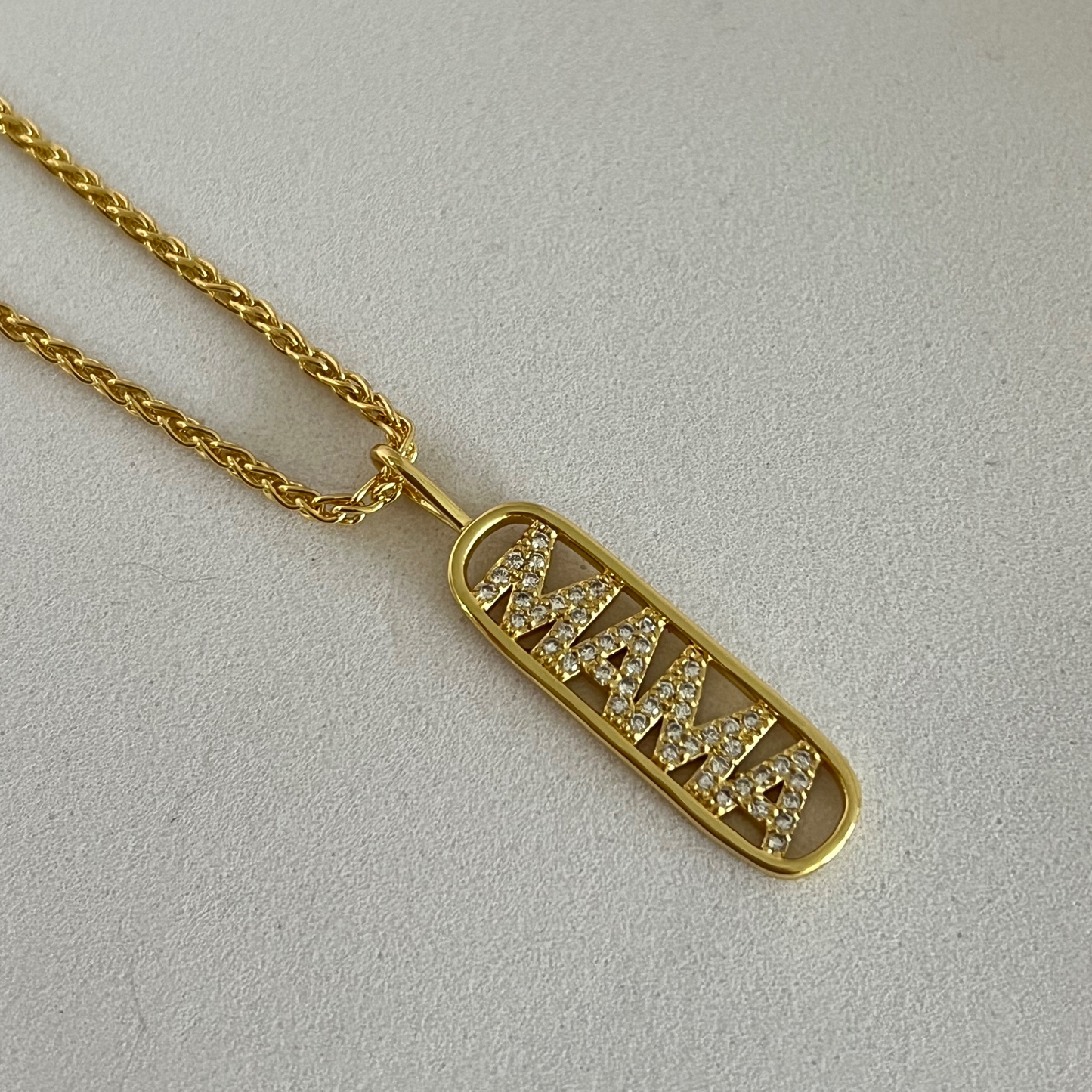 Necklace Mamá Charm.