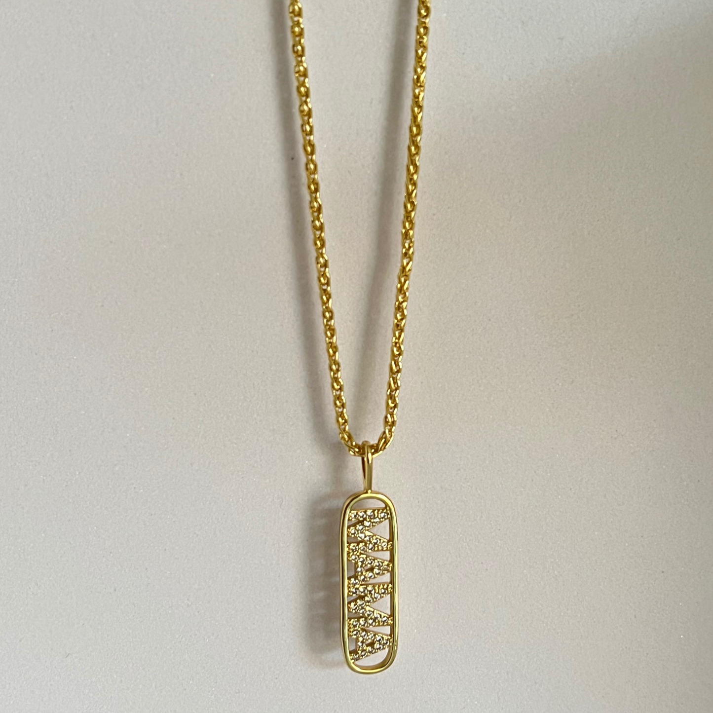Necklace Mamá Charm.