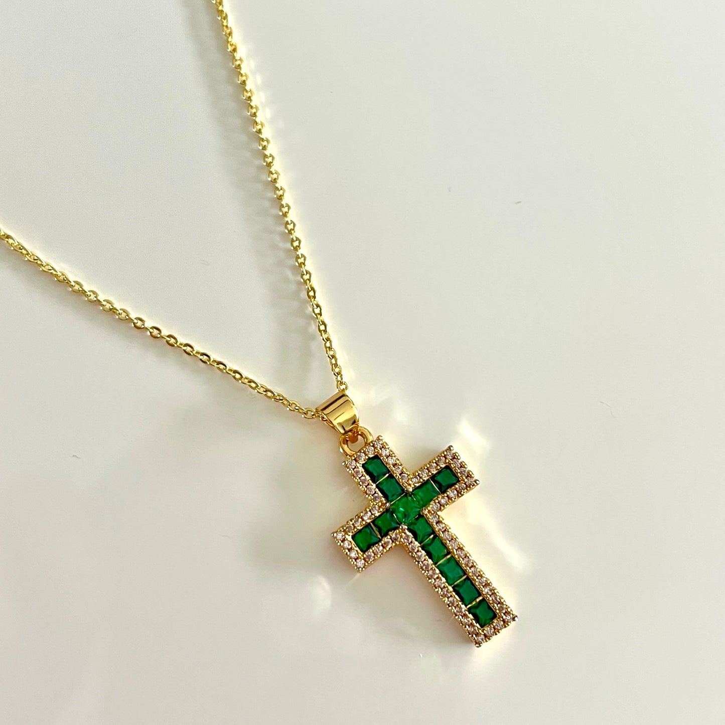 Cadena Cross Crystal