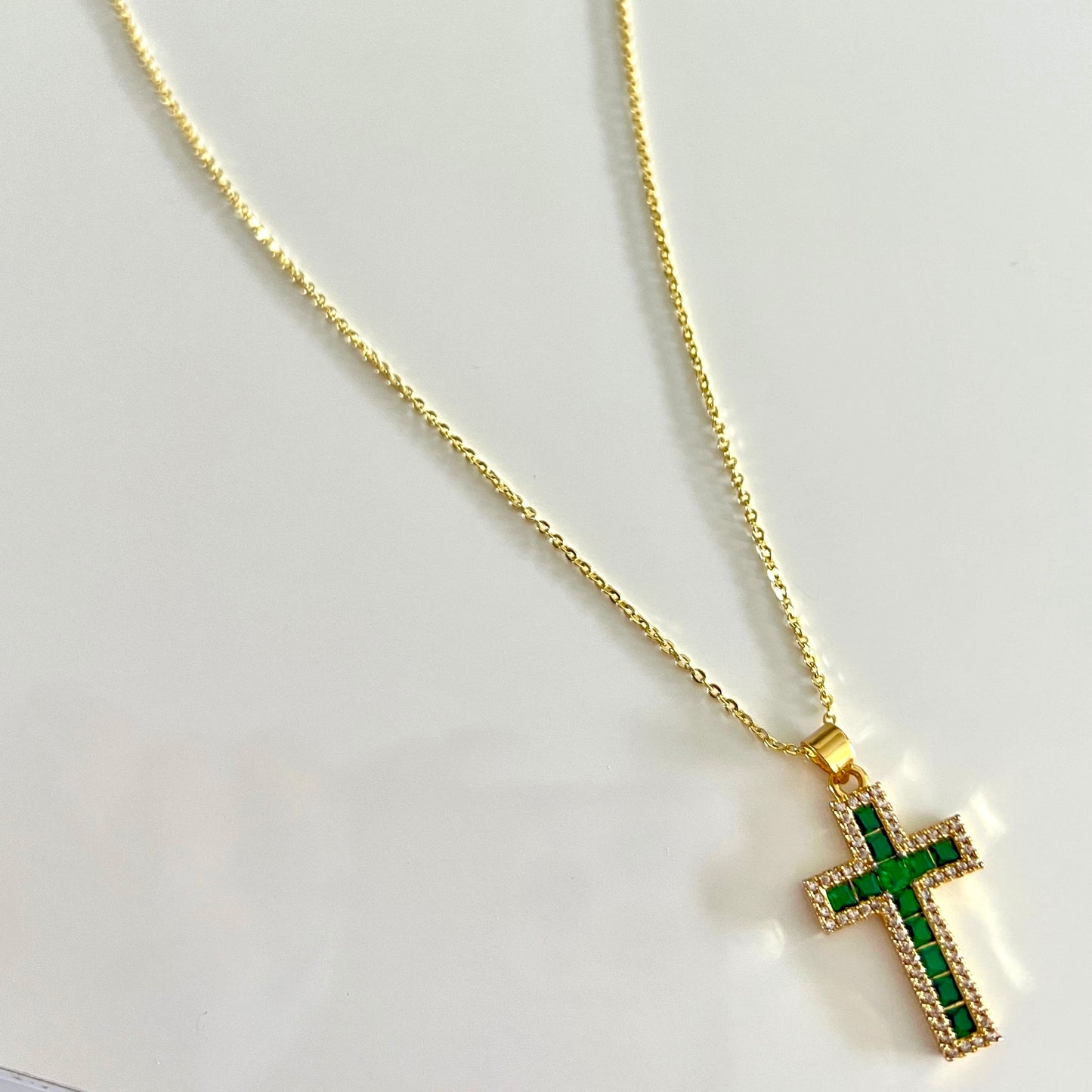 Cadena Cross Crystal