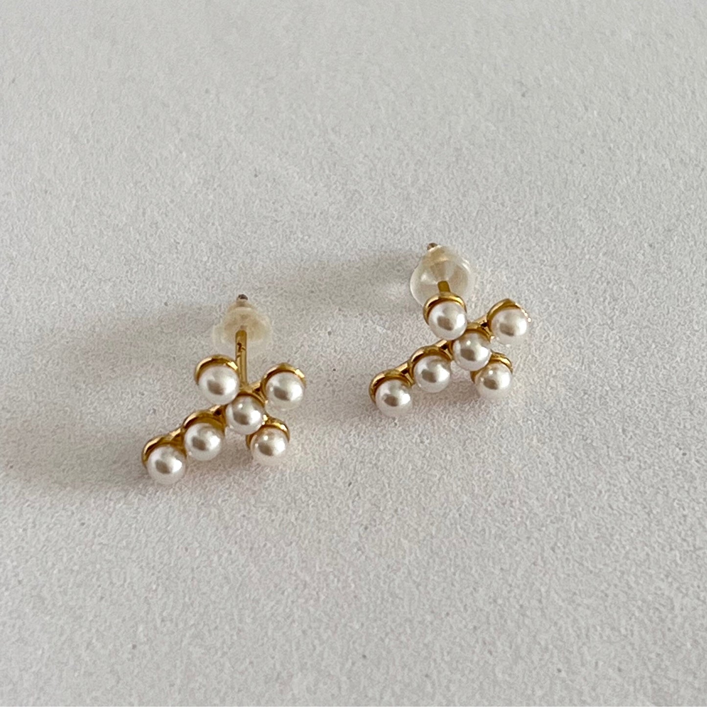 Aretes cross pearl