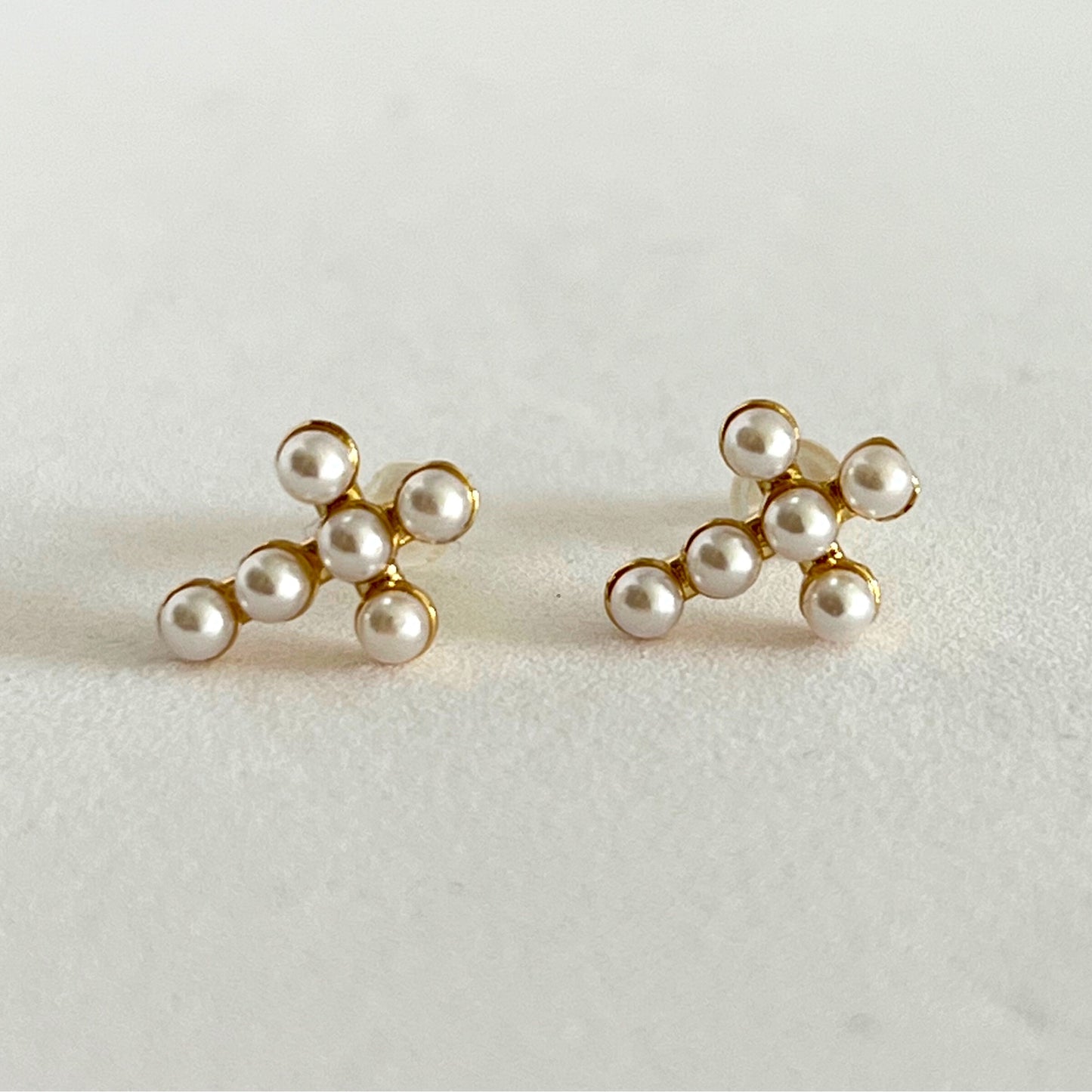 Aretes cross pearl